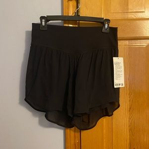 NWT lululemon nulu & mesh 3.5” yoga short